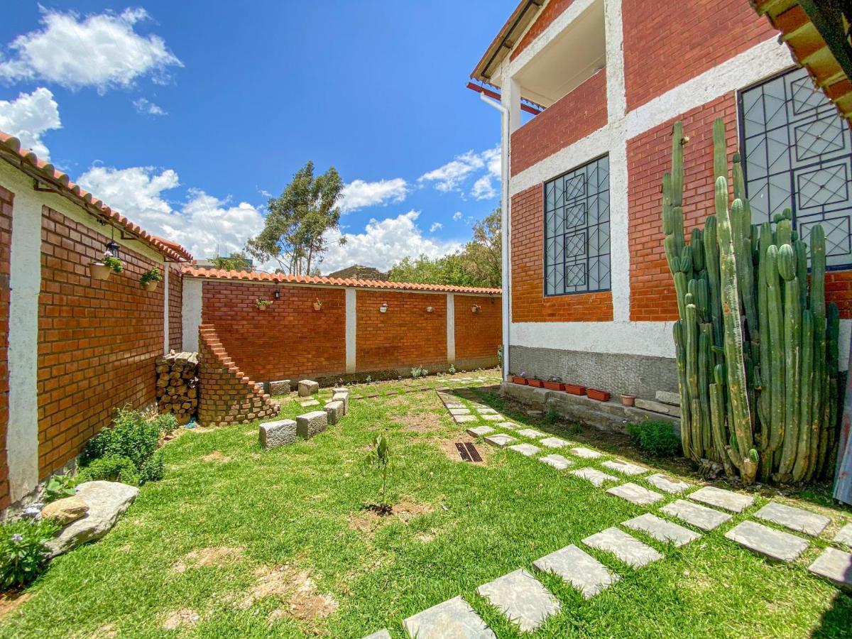Хостел Tupac Huaraz Экстерьер фото