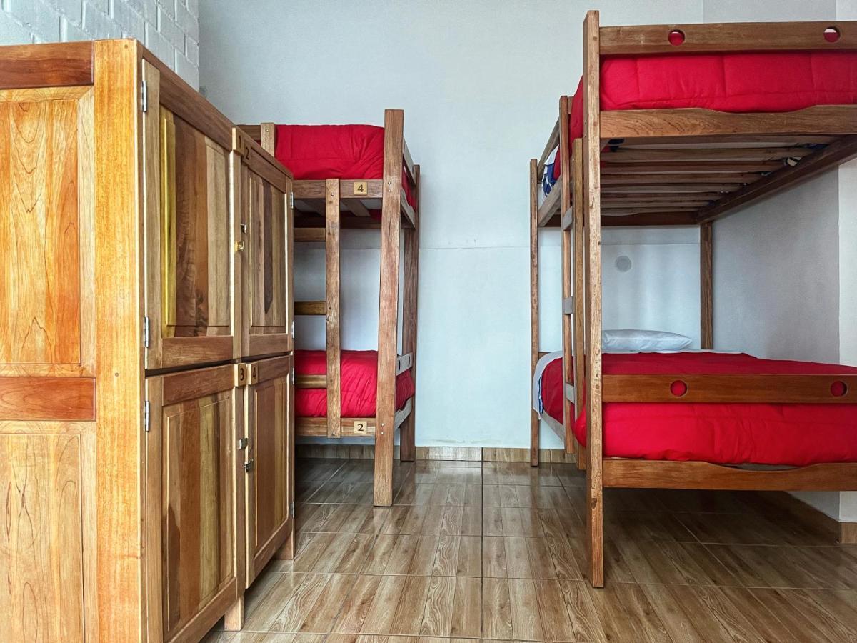 Хостел Tupac Huaraz Экстерьер фото