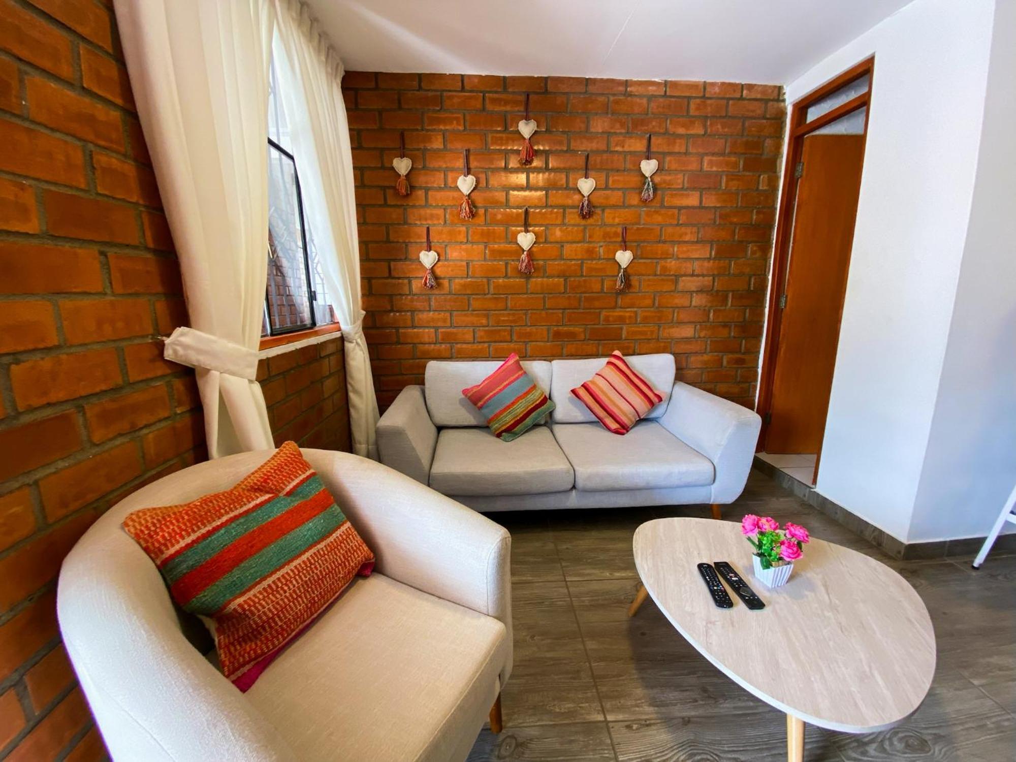Хостел Tupac Huaraz Экстерьер фото